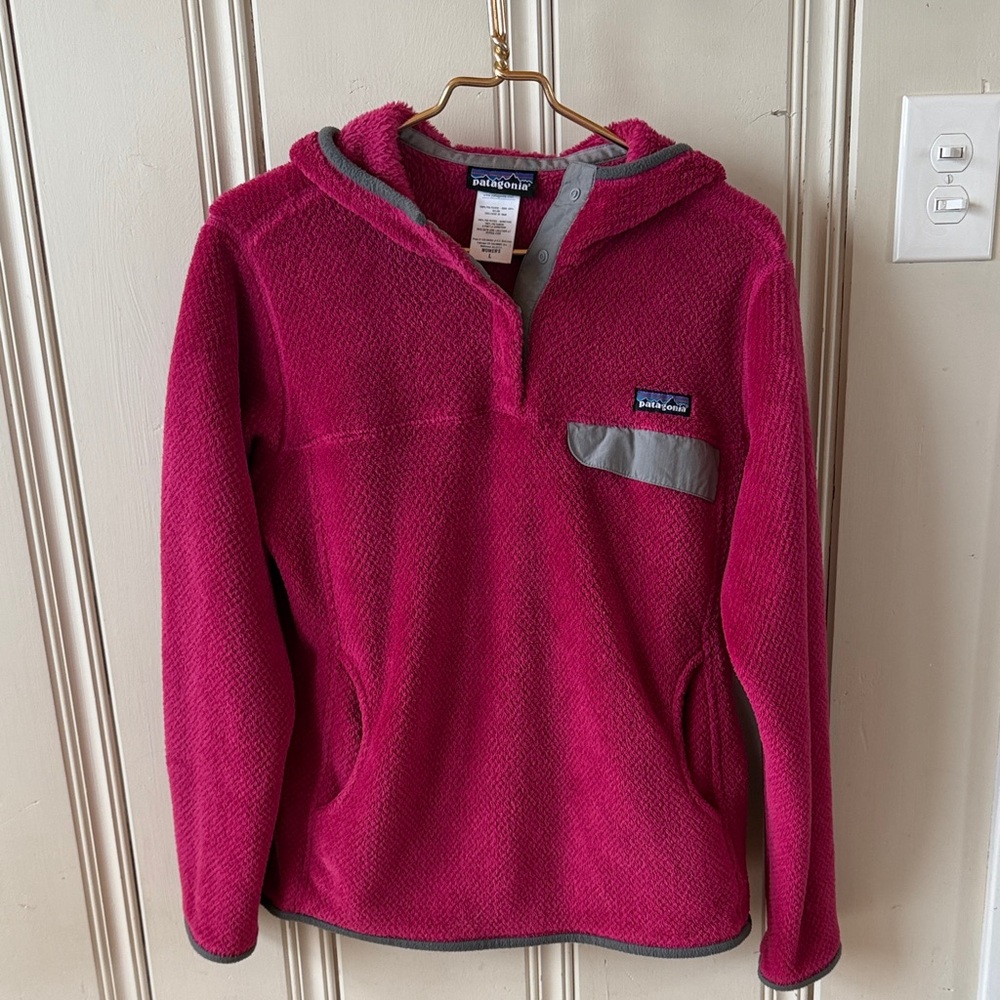 Patagonia women’s Magenta Fleece Hoodie size Large